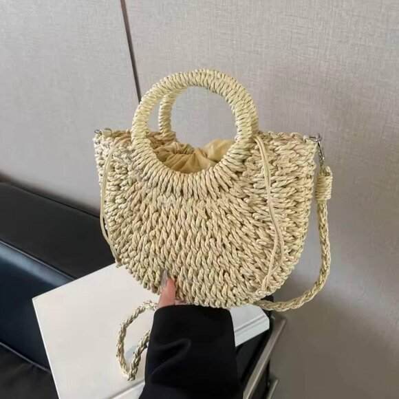 Versatile Bohemian Straw Shoulder Bag - Ideal for Travel and Casual Outfits - Picture 4 of 9